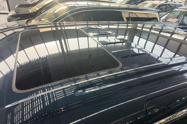 Used VOYAH Dream 2025 PHEV Four-Wheel-Drive Flagship Kunpeng Edition Roof