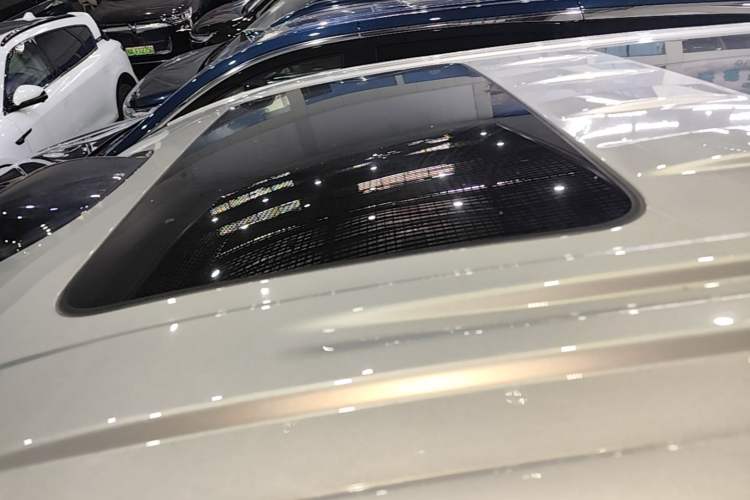 Used VOYAH Dream 2025 PHEV Four-Wheel-Drive Flagship Version – Qiankun Edition Roof