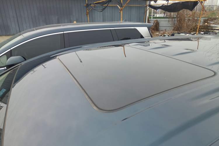 Used VOYAH Dream 2025 EV Four-Wheel Drive Flagship Kunpeng Edition Roof