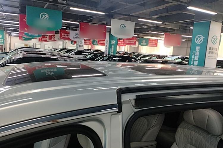 Used VOYAH Dream 2025 EV Four-Wheel Drive Flagship Kunpeng Edition Roof