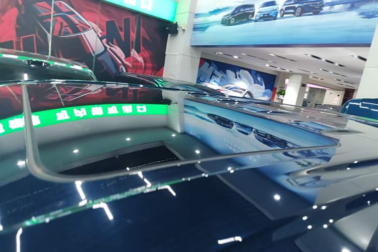 Used VOYAH Dream 2025 PHEV Four-Wheel-Drive Flagship Kunpeng Edition Roof