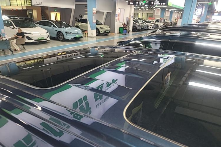 Used VOYAH Dream 2025 PHEV Four-Wheel-Drive Flagship Kunpeng Edition Roof