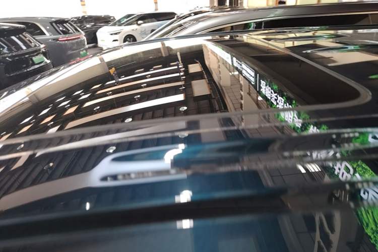 Used VOYAH Dream 2025 PHEV Four-Wheel-Drive Flagship Kunpeng Edition Roof