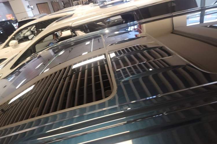 Used VOYAH Dream 2025 PHEV Four-Wheel Drive Prestige Kunpeng Edition Roof