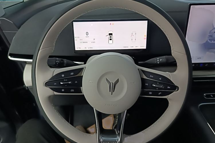 Used VOYAH Dream 2025 PHEV Four-Wheel-Drive Flagship Kunpeng Edition Steering Wheel