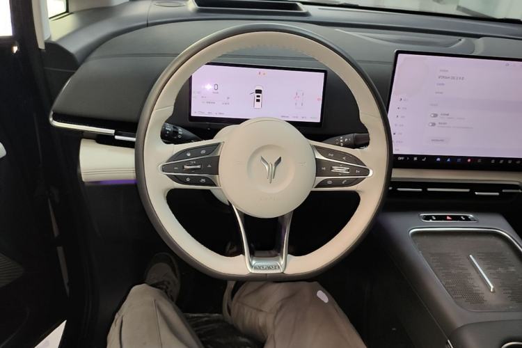 Used VOYAH Dream 2025 PHEV Four-Wheel-Drive Flagship Kunpeng Edition Steering Wheel