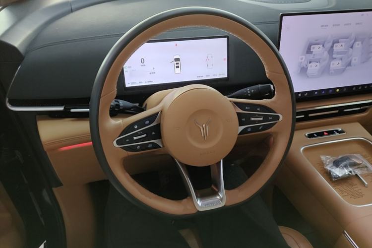 Used VOYAH Dream 2025 PHEV Four-Wheel-Drive Flagship Kunpeng Edition Steering Wheel