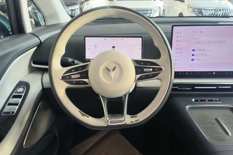 Used VOYAH Dream 2025 PHEV Four-Wheel-Drive Flagship Kunpeng Edition Steering Wheel