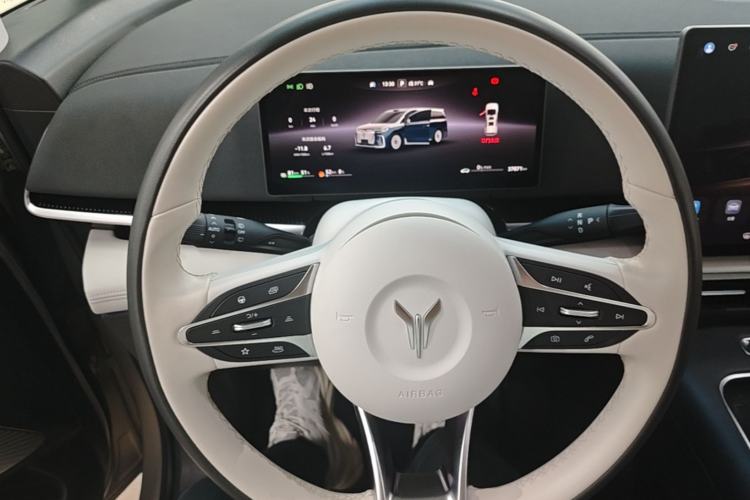 Used VOYAH Dream 2025 PHEV Four-Wheel-Drive Flagship Version – Qiankun Edition Steering Wheel