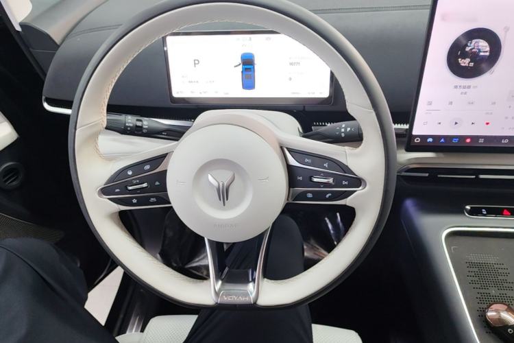 Used VOYAH Dream 2025 PHEV Four-Wheel-Drive Flagship Kunpeng Edition Steering Wheel