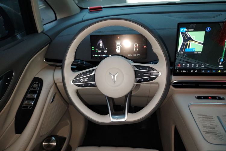 Used VOYAH Dream 2025 PHEV Four-Wheel Drive Excellence Kunpeng Edition Steering Wheel