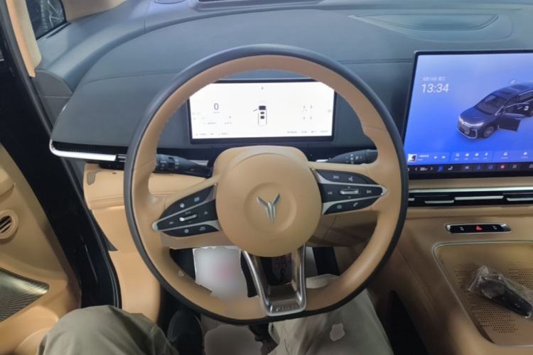 Used VOYAH Dream 2025 PHEV Four-Wheel-Drive Flagship Kunpeng Edition Steering Wheel