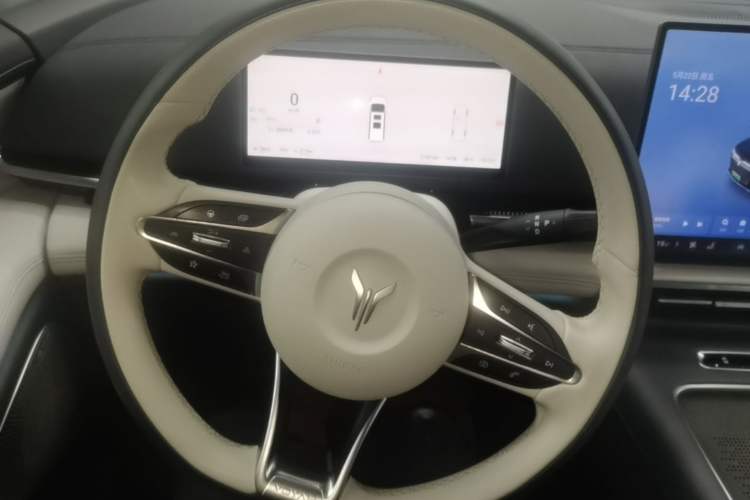 Used VOYAH Dream 2025 PHEV Four-Wheel-Drive Flagship Kunpeng Edition Steering Wheel