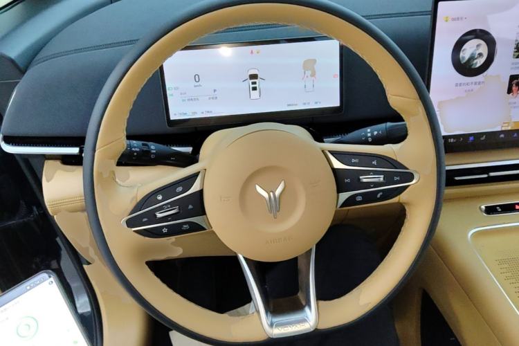 Used VOYAH Dream 2025 PHEV Four-Wheel Drive Excellence Kunpeng Edition Steering Wheel
