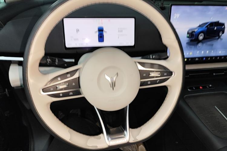 Used VOYAH Dream 2025 PHEV Four-Wheel-Drive Flagship Kunpeng Edition Steering Wheel