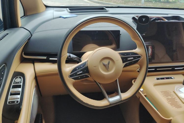 Used VOYAH Dream 2025 PHEV Four-Wheel Drive Prestige Kunpeng Edition Steering Wheel