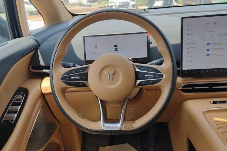 Used VOYAH Dream 2025 PHEV Four-Wheel-Drive Flagship Kunpeng Edition Steering Wheel