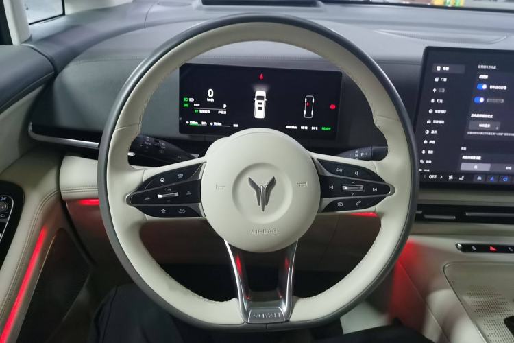 Used VOYAH Dream 2025 PHEV Four-Wheel-Drive Flagship Kunpeng Edition Steering Wheel