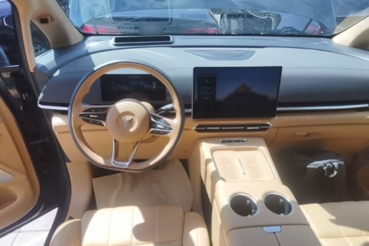 Used VOYAH Dream 2025 PHEV Four-Wheel Drive Prestige Qiankun Edition Steering Wheel