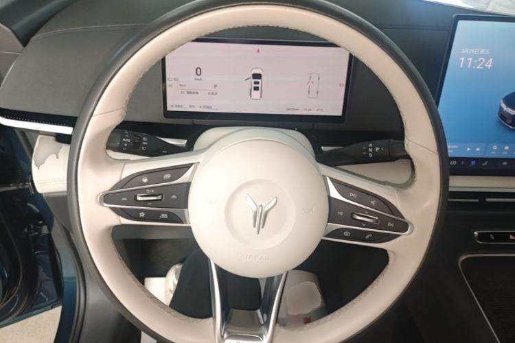 Used VOYAH Dream 2025 PHEV Four-Wheel Drive Prestige Kunpeng Edition Steering Wheel