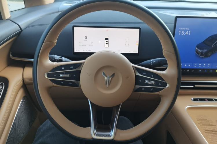 Used VOYAH Dream 2025 PHEV Four-Wheel-Drive Flagship Kunpeng Edition Steering Wheel