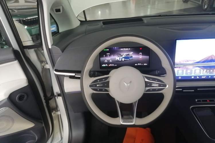 Used VOYAH Dream 2025 PHEV Four-Wheel-Drive Flagship Version – Qiankun Edition Steering Wheel
