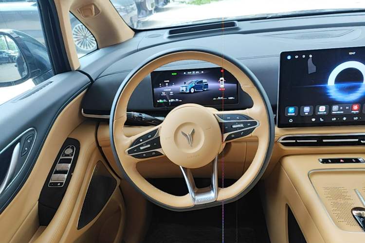 Used VOYAH Dream 2025 PHEV Four-Wheel Drive Prestige Qiankun Edition Steering Wheel
