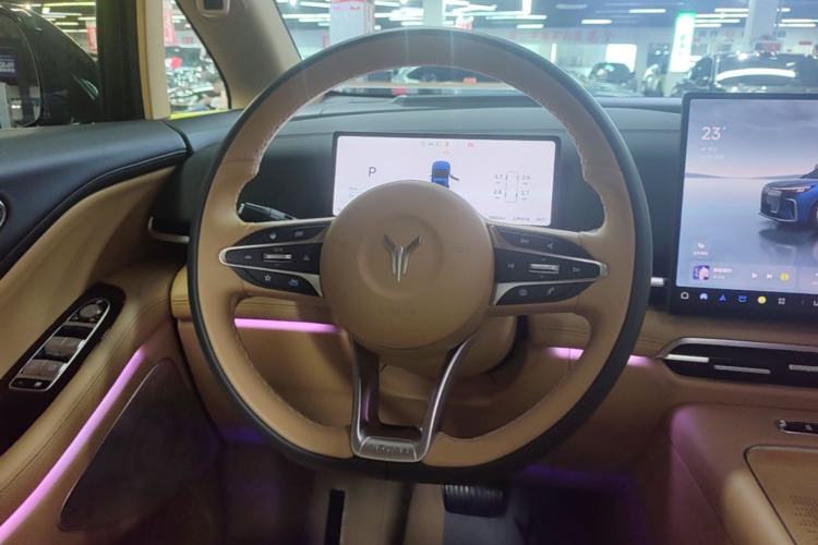 Used VOYAH Dream 2025 PHEV Four-Wheel Drive Prestige Kunpeng Edition Steering Wheel