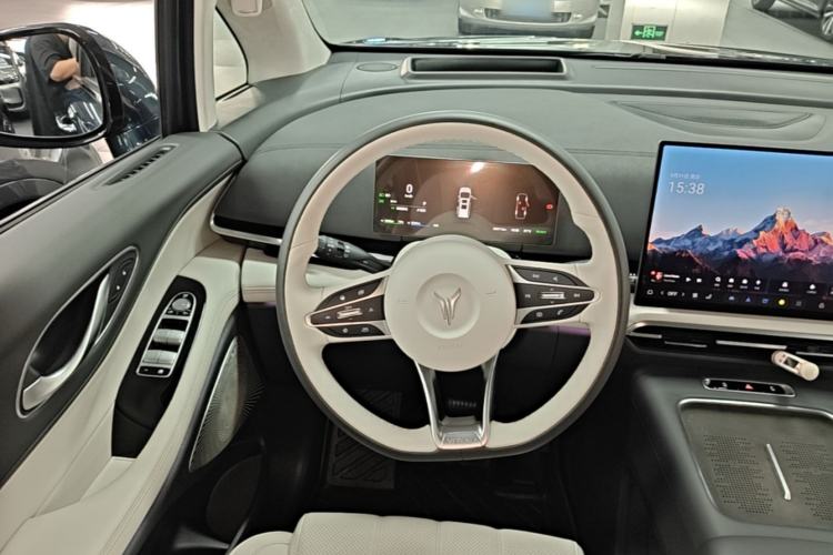 Used VOYAH Dream 2025 PHEV Four-Wheel-Drive Flagship Kunpeng Edition Steering Wheel