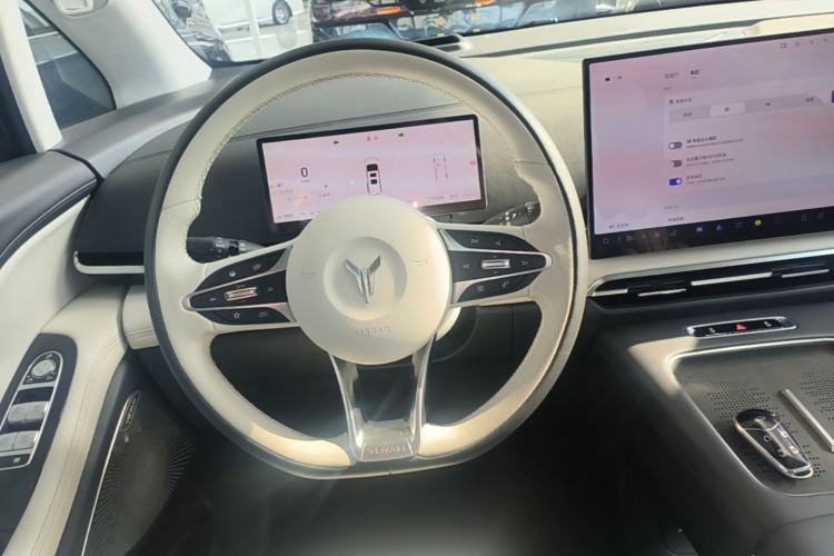 Used VOYAH Dream 2025 PHEV Four-Wheel-Drive Flagship Kunpeng Edition Steering Wheel