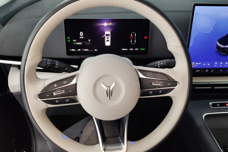 Used VOYAH Dream 2025 PHEV Four-Wheel-Drive Flagship Kunpeng Edition Steering Wheel