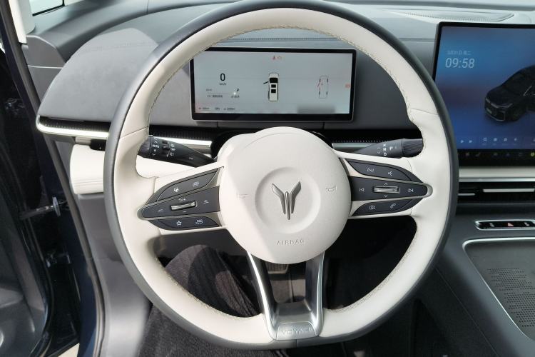 Used VOYAH Dream 2025 PHEV Four-Wheel-Drive Flagship Kunpeng Edition Steering Wheel