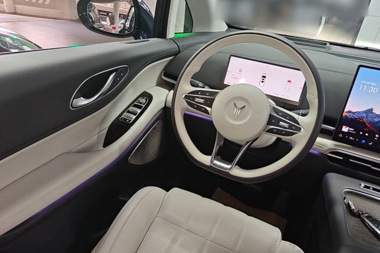Used VOYAH Dream 2025 PHEV Four-Wheel-Drive Flagship Kunpeng Edition Steering Wheel