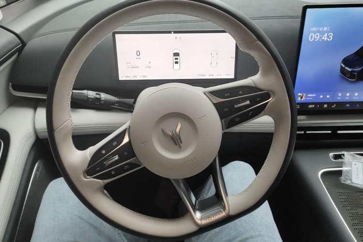 Used VOYAH Dream 2025 PHEV Four-Wheel-Drive Flagship Kunpeng Edition Steering Wheel
