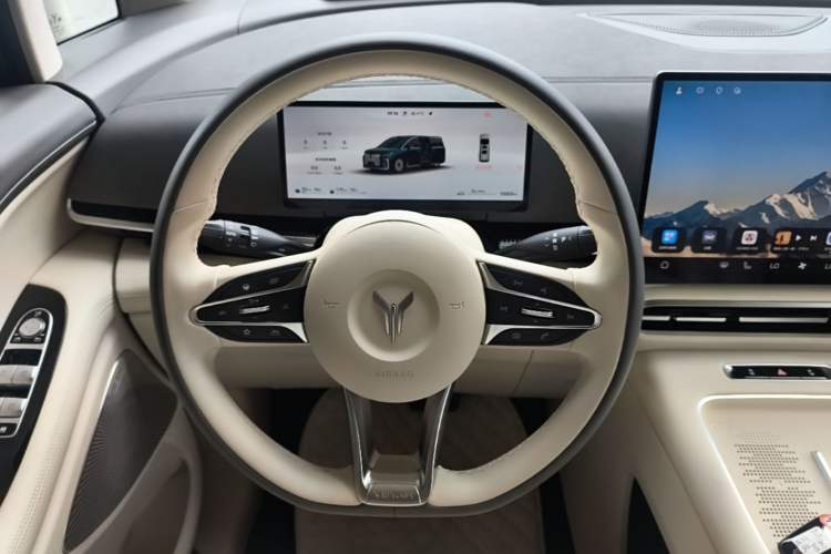 Used VOYAH Dream 2025 PHEV Four-Wheel-Drive Flagship Version – Qiankun Edition Steering Wheel