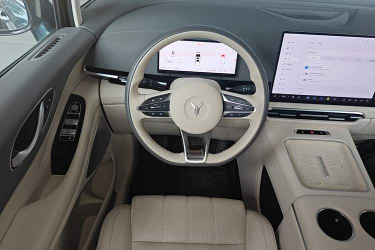 Used VOYAH Dream 2025 PHEV Four-Wheel-Drive Flagship Kunpeng Edition Steering Wheel
