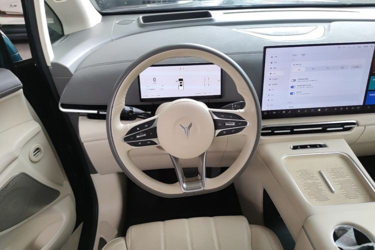 Used VOYAH Dream 2025 PHEV Four-Wheel-Drive Flagship Kunpeng Edition Steering Wheel