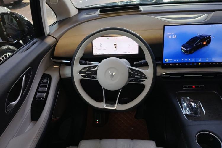 Used VOYAH Dream 2025 PHEV Four-Wheel-Drive Flagship Kunpeng Edition Steering Wheel