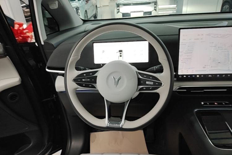Used VOYAH Dream 2025 PHEV Four-Wheel Drive Excellence Kunpeng Edition Steering Wheel