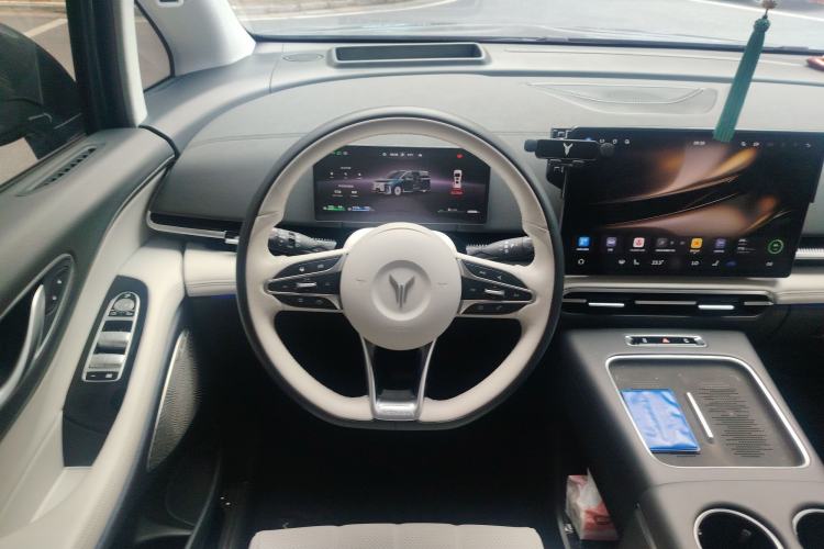 Used VOYAH Dream 2025 PHEV Four-Wheel-Drive Flagship Version – Qiankun Edition Steering Wheel