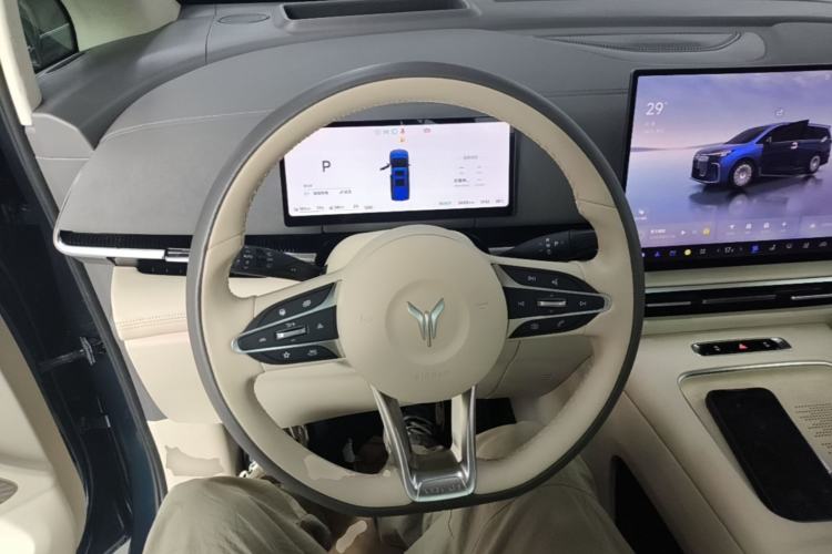 Used VOYAH Dream 2025 PHEV Four-Wheel-Drive Flagship Kunpeng Edition Steering Wheel