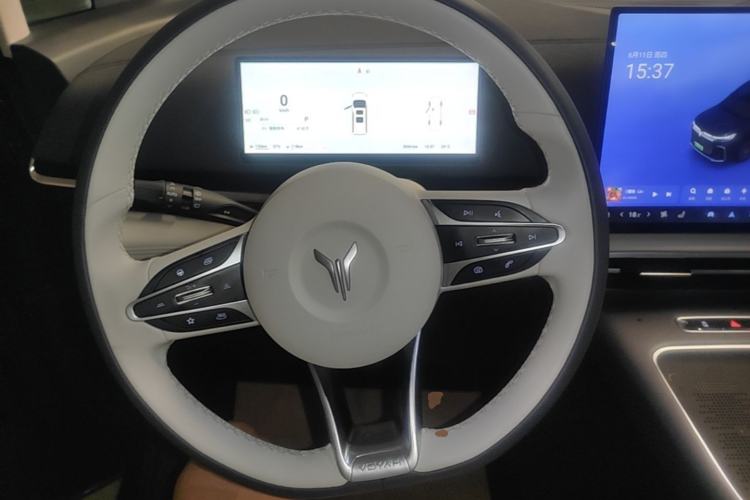 Used VOYAH Dream 2025 PHEV Four-Wheel-Drive Flagship Kunpeng Edition Steering Wheel