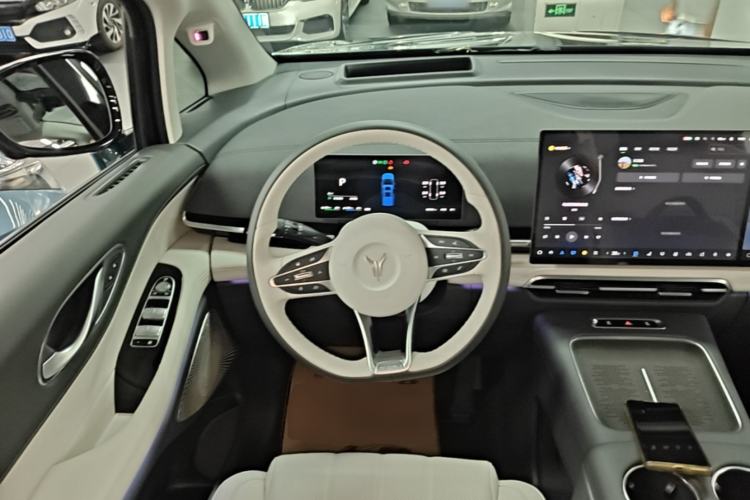 Used VOYAH Dream 2025 PHEV Four-Wheel Drive Prestige Kunpeng Edition Steering Wheel