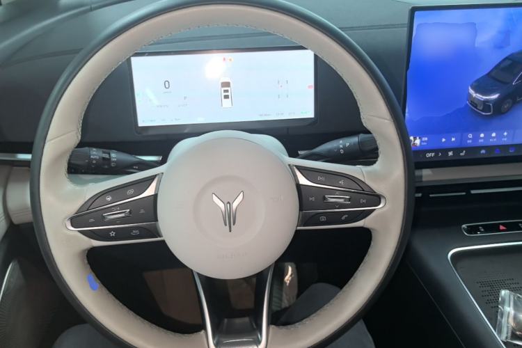 Used VOYAH Dream 2025 PHEV Four-Wheel-Drive Flagship Kunpeng Edition Steering Wheel