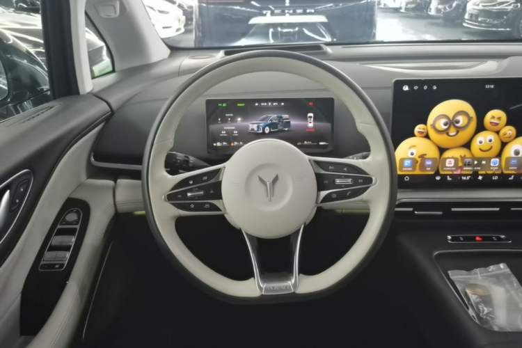 Used VOYAH Dream 2025 PHEV Four-Wheel Drive Prestige Qiankun Edition Steering Wheel