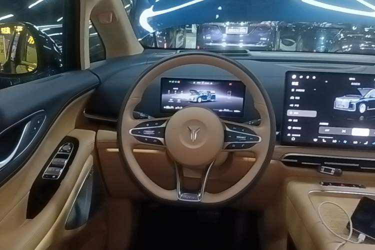 Used VOYAH Dream 2025 PHEV Four-Wheel Drive Prestige Qiankun Edition Steering Wheel