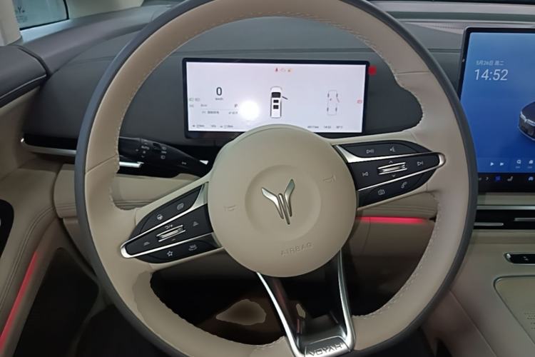 Used VOYAH Dream 2025 PHEV Four-Wheel-Drive Flagship Kunpeng Edition Steering Wheel