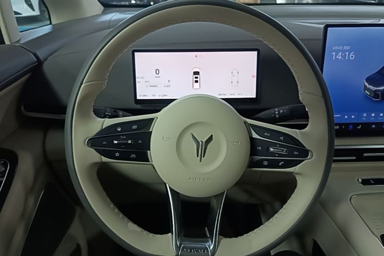 Used VOYAH Dream 2025 PHEV Four-Wheel-Drive Flagship Kunpeng Edition Steering Wheel