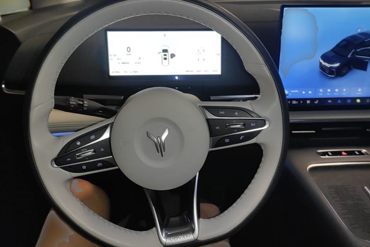 Used VOYAH Dream 2025 PHEV Four-Wheel-Drive Flagship Kunpeng Edition Steering Wheel