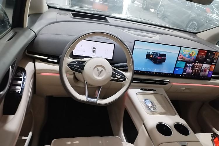 Used VOYAH Dream 2025 PHEV Four-Wheel-Drive Flagship Kunpeng Edition Steering Wheel